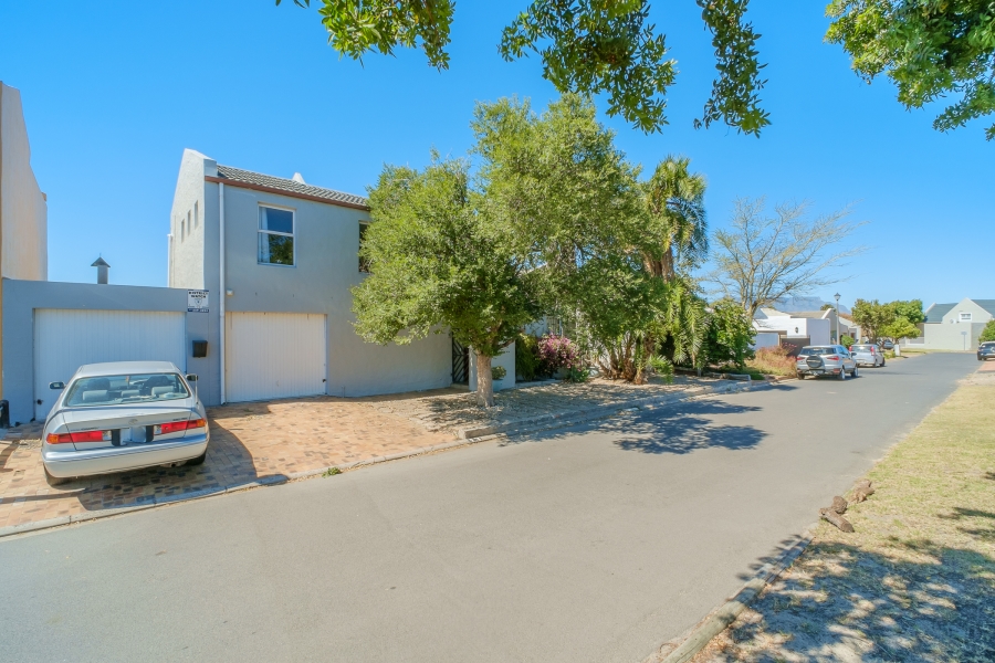 4 Bedroom Property for Sale in Edgemead Western Cape